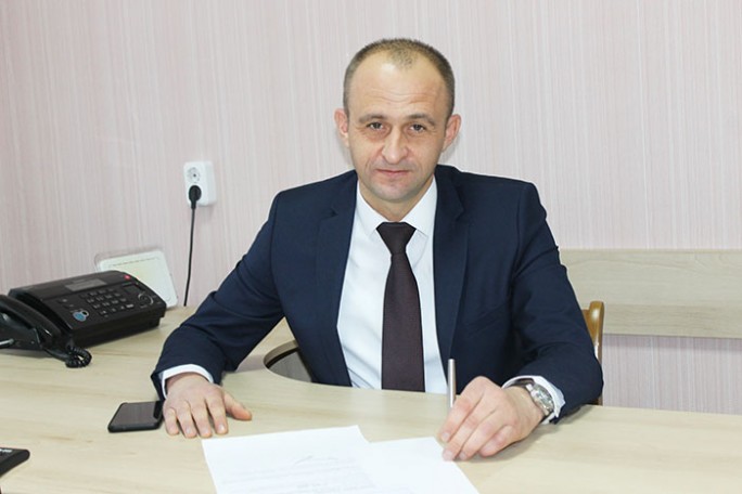 Аварийные сосны и выделение земельных участков: какие вопросы привели мостовчан на приём к председателю райисполкома