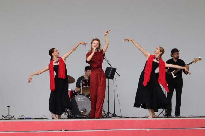 Как белорусская группа «Aura» очаровала своими композициями мостовчан в День Независимости