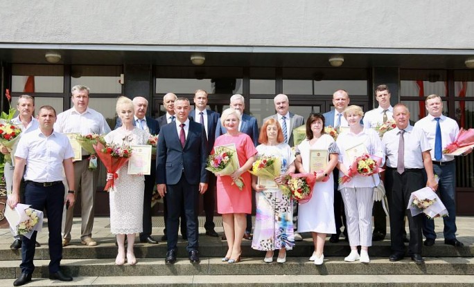 Гордость Гродненщины. В горисполкоме торжественно вручили свидетельства о занесении на Доску почета Гродненской области и премии «Человек года Гродненщины»