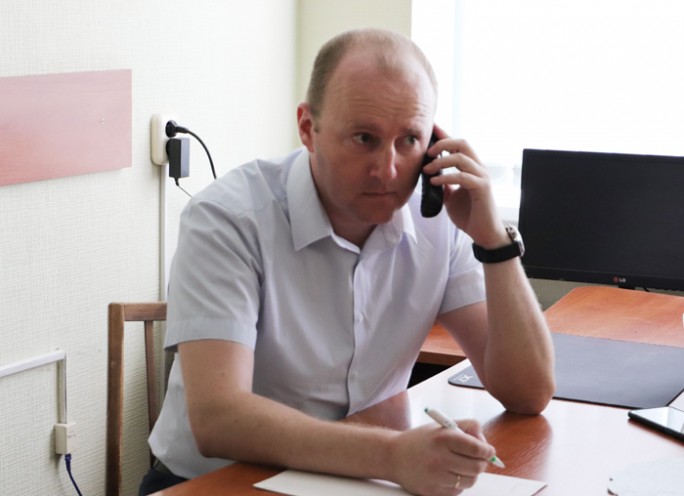 Услышать каждого: депутат Палаты представителей Национального собрания Республики Беларусь Павел Михалюк провёл прямую телефонную линию в Мостовском райисполкоме