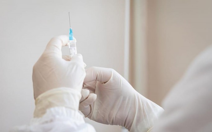 Вакцина Moderna одобрена в ЕС для подростков с 12 лет