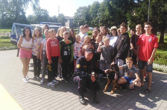 Сотрудники Мостовского отделения Департамента охраны МВД Республики Беларусь посетили детский лагерь «Пацевичи»