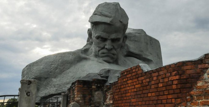 Александр Лукашенко поздравил коллектив мемориального комплекса 'Брестская крепость-герой' с 50-летием со дня основания