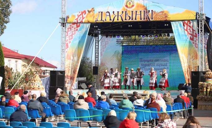 На главной сцене областных «Дажынак» выступили лучшие народные коллективы Гродненщины