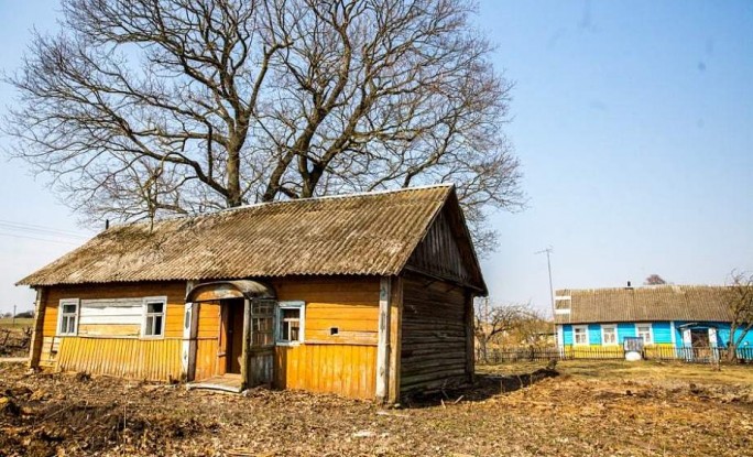 Вступает в силу указ об отчуждении жилых домов на селе: где их найти и как купить?