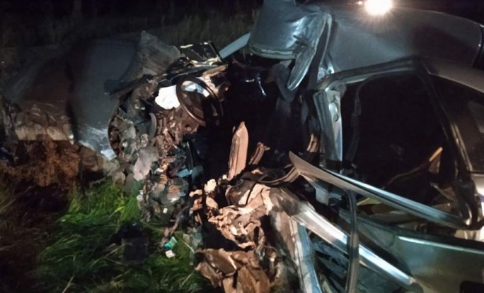 Смертельное ДТП под Слонимом: пассажира доставали спасатели, водитель погиб