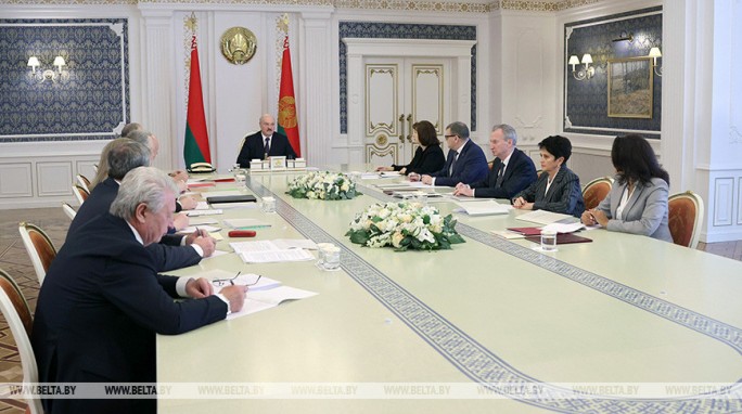 Александр Лукашенко: Беларусь должна остаться президентской республикой, но власть должна быть сбалансированной
