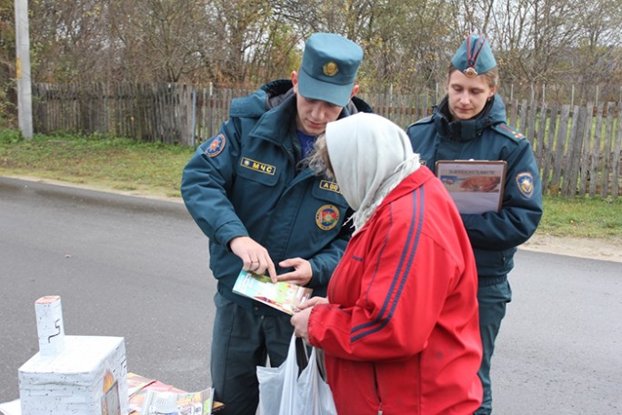 Акция МЧС «За безопасность вместе!» предупреждает мостовчан об опасности несоблюдения правил пожарной безопасности