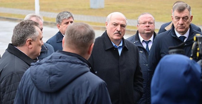 Лукашенко сегодня посещает Добрушскую бумажную фабрику