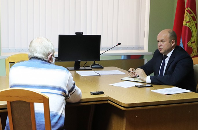 Продление автобусного маршрута, приобретение в собственность жилья и вопросы газификации. С какими вопросами обратились мостовчане на личный приём к председателю райисполкома
