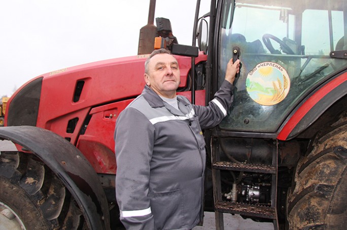 Как тракторист-машинист Александр Каленчук  из ОАО «Черлёна» стал лидером среди коллег