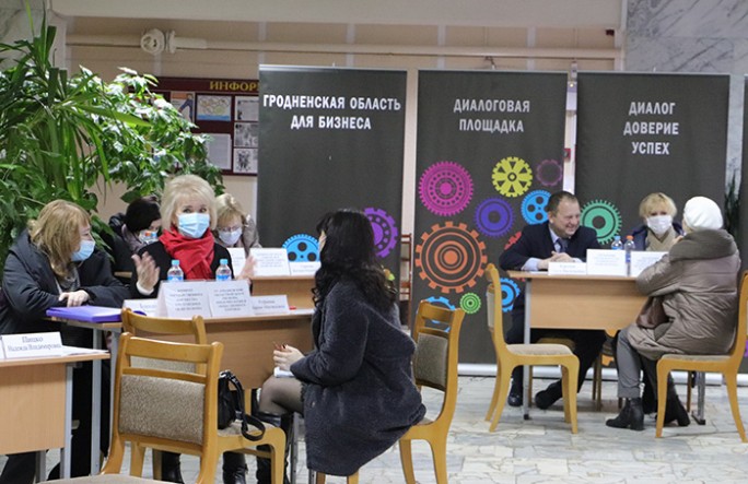 Предприниматели Мостовщины смогли задать интересующие вопросы на открытой приёмной для бизнеса