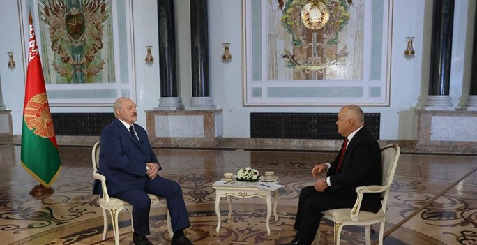 Александр Лукашенко дает интервью гендиректору МИА 'Россия сегодня' Дмитрию Киселеву