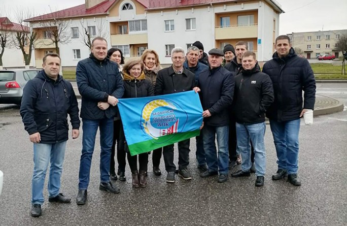 Тур выходного дня для мостовских аграриев