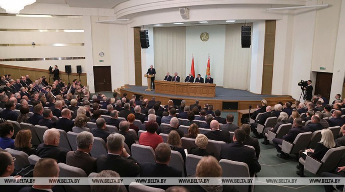 Первой темой на встрече Лукашенко с активом Витебской области стала эпидситуация