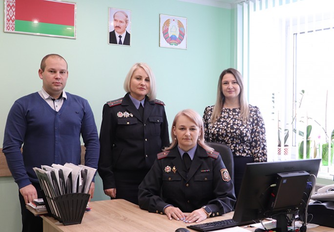 Отделение по гражданству и миграции Мостовского РОВД встречает свой профессиональный праздник