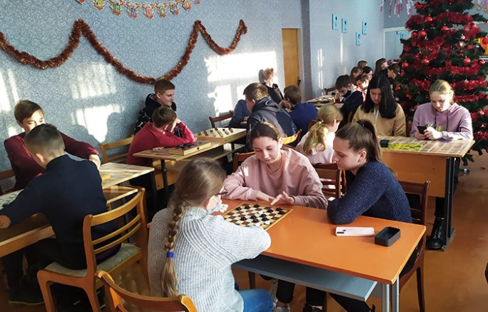 Узнайте, кто стал победителем районных соревнований по шашкам среди школьников Мостовщины