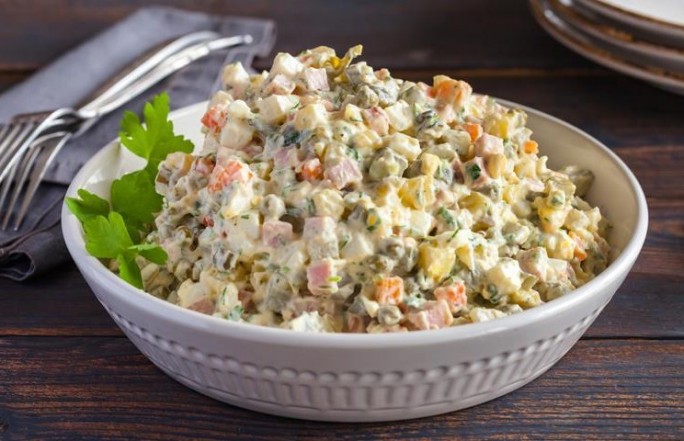 Оливье без колбасы! Что положить в салат вместо нее? 5 невероятно вкусных вариантов!