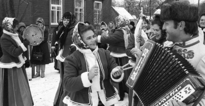 Чтобы год стал успешным: как правильно встречать ряженых и что нужно знать о традициях рождественских коляд