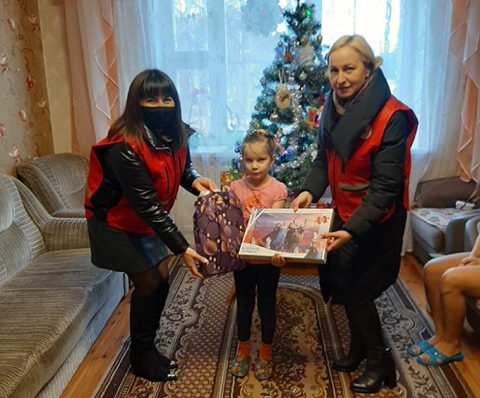 Исполнили желания более пяти десятков детей. В Мостовском районе завершилась акция БОКК 'Ёлка желаний'