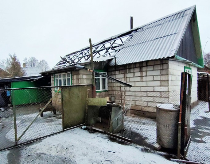 Пожар хозяйственной постройки в городе Мосты