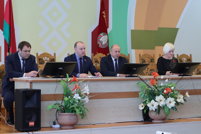 В Мостовском райисполкоме прошла диалоговая площадка по проекту изменений и дополнений Конституции Республики Беларусь