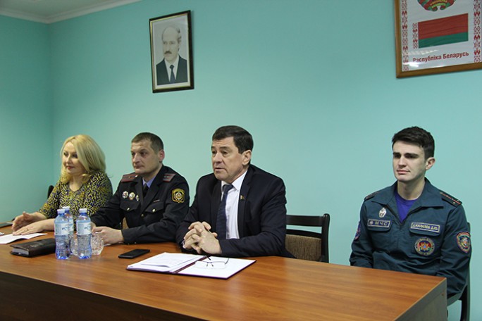 С трудовым коллективом мостовских дорожников встретился председатель районного Совета депутатов Валерий Табала
