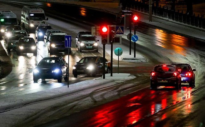 ГАИ призывает автолюбителей выбирать сдержанный стиль вождения в гололед