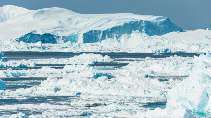Гренландия с 2002 года потеряла 4700 гигатонн льда