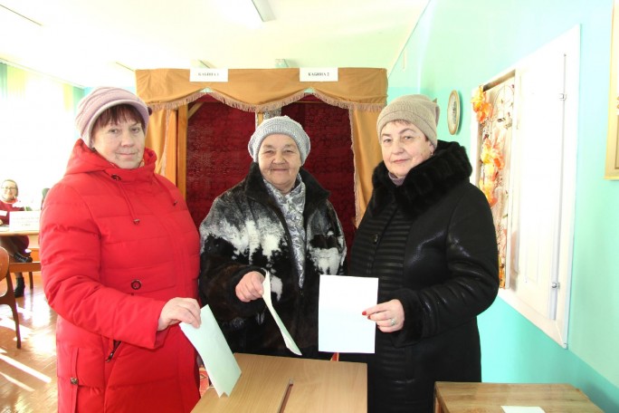 За будущее страны, за нашу Беларусь! Активно голосуют жители  агрогородка Дубно и окружающих деревень