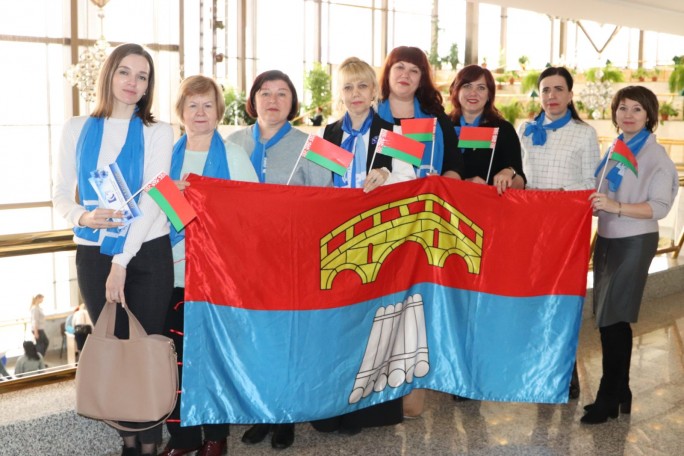 Делегация Мостовского района принимает участие во втором республиканском женском форуме «Мир в руках женщин»