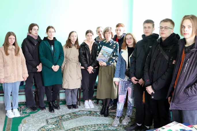 Як стаць журналістам, даведаліся дзесяцікласнікі другой гарадской школы падчас наведвання рэдакцыі раённай газеты