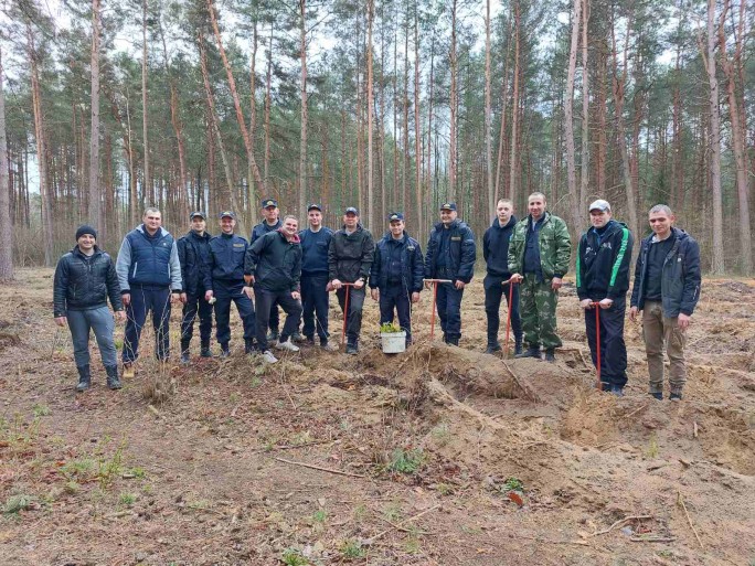Работники Мостовского РОВД, РОЧС и РОСК приняли участие в республиканской акции «Неделя леса»