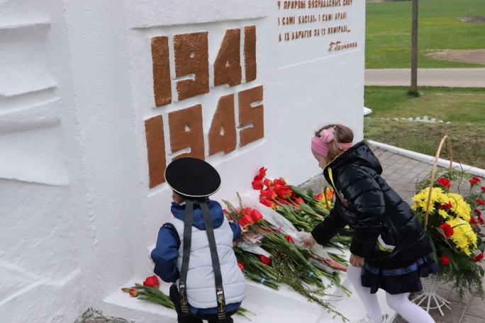 «Никто не забыт, ничто не забыто», под таким девизом 6 мая в Мостовском районе прошёл районный автопробег, посвящённый 77-ой годовщине Победы советского народа в Великой Отечественной войне
