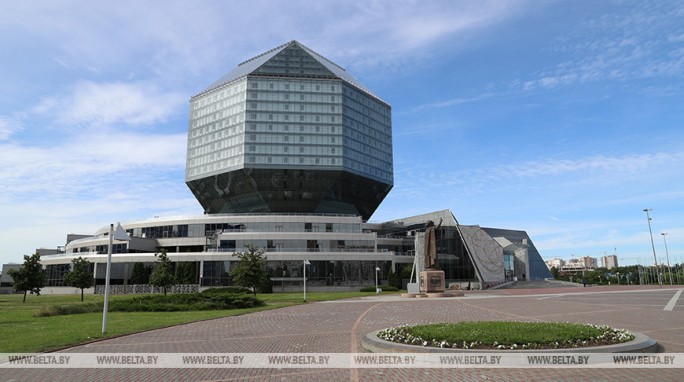 ДОСЬЕ: Алмаз знаний. Национальной библиотеке Беларуси исполняется 100 лет