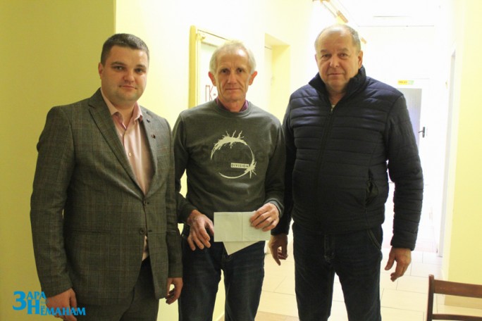 Прапорщик милиции в отставке Владимир Кадач получил материальную помощь в рамках акции «Не забыт своим коллективом»