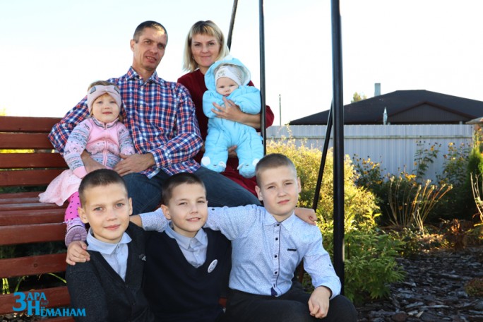 Счастливы вместе. Многодетная семья Булатовых из Мостов делится секретами своего счастья