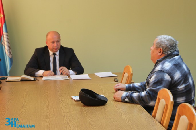 Председатель Мостовского райисполкома провёл приём граждан