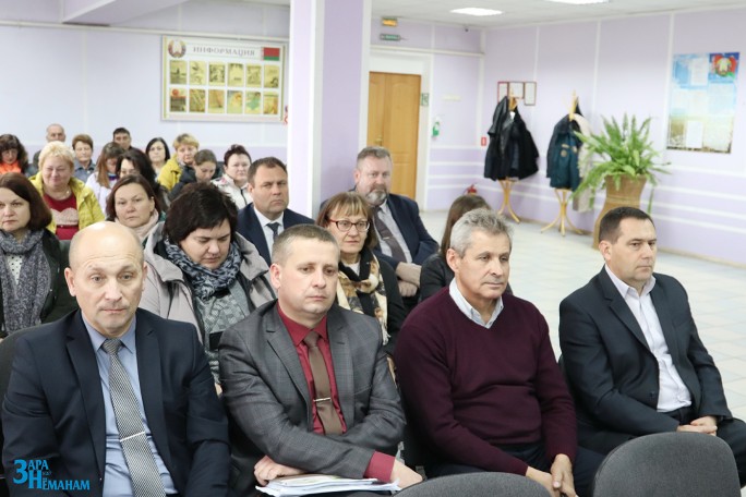 О важных аспектах жизни страны вели диалог с населением Мостовского сельсовета представители власти