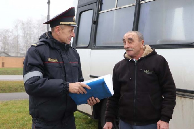 Участковые инспектора милиции Мостовского РОВД осуществляют еженедельный приём граждан