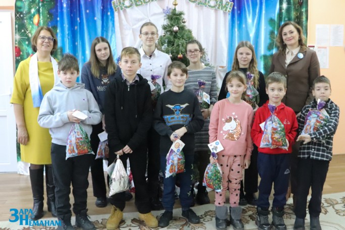 В канун Старого Нового года дети из приёмных семей получили подарки от Мостовского районного отделения ОО «Белорусский детский фонд» в рамках акции «Наши дети»