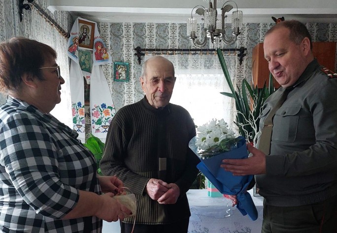 Спасибо за мир, Николай Михайлович! Ветерана Великой Отечественной войны поздравили с Днём защитников Отечества