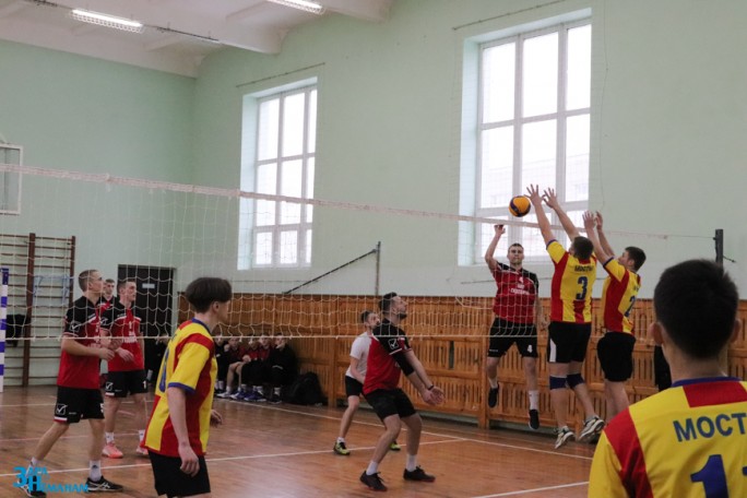 В Мостах прошло открытое первенство по волейболу памяти воина-интернационалиста Александра Савчука
