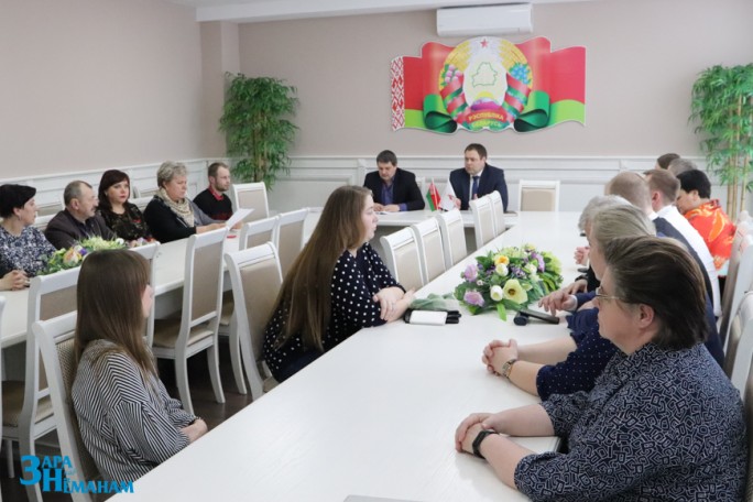 На диалоговой площадке на ОАО «Мостовдрев» обсудили проект программы Белорусской политической партии «Белая Русь»