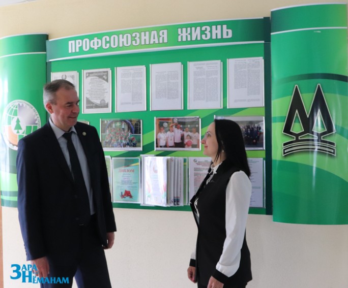 В рамках рабочей поездки ОАО «Мостовдрев» посетил председатель Гродненской областной организации Белорусского профсоюза работников леса и природопользования Александр Жук