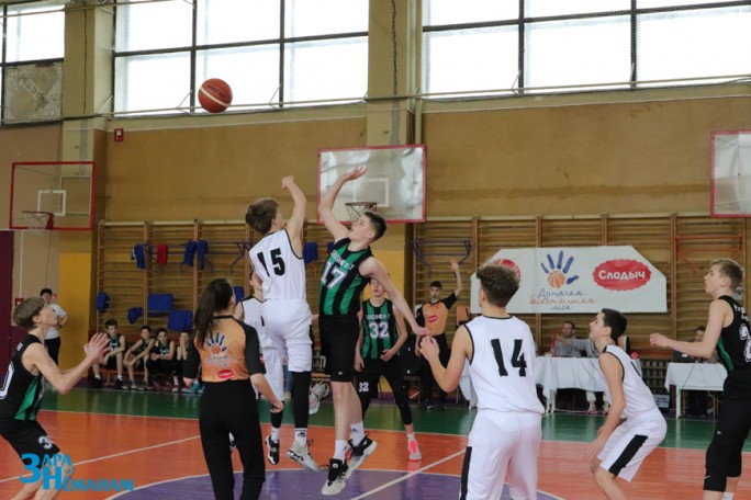 В Мостах проходит первенство Республики Беларусь по баскетболу среди юношей 2008-2009 гг.р. Как сегодня сыграла команда Гродненской области? (+ видео)