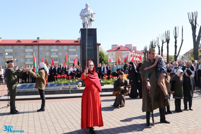 Праздничное шествие, митинг-реквием и много интерактива: мостовчане празднуют День Победы