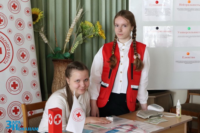 В рамках месячника Красного Креста Наталья Карпович встретилась с учащимися средней школы №5