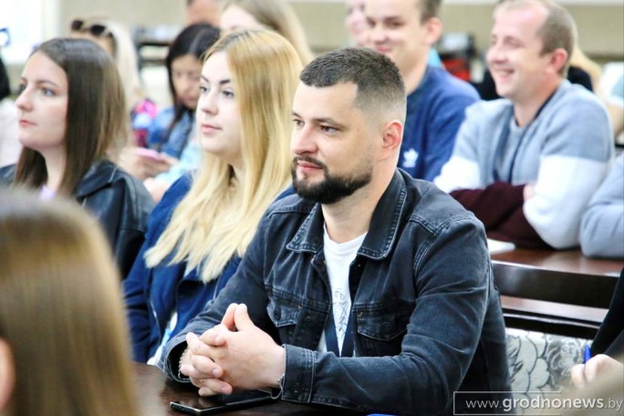 «Важно найти талантливую молодежь, которая стремится к развитию». Председатель областного объединения профсоюзов провел открытый диалог с участниками Молодежного слета