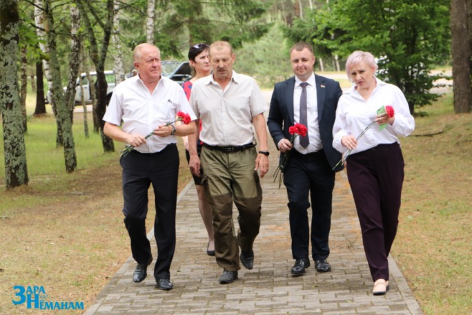 Председатель Гродненского областного объединения профсоюзов, член Совета Республики Национального собрания Республики Беларусь Виктор Лискович с рабочим визитом посетил Мостовский район